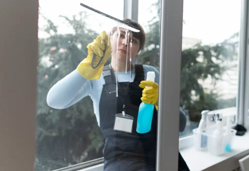 Nettoyage de vitres intérieures et extérieures à la Perche